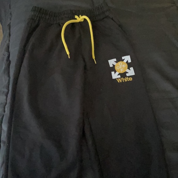 Kids Pink “Off White” set . Size says 11-12 but runssmall so thesize is like 7-8 - Picture 3 of 5